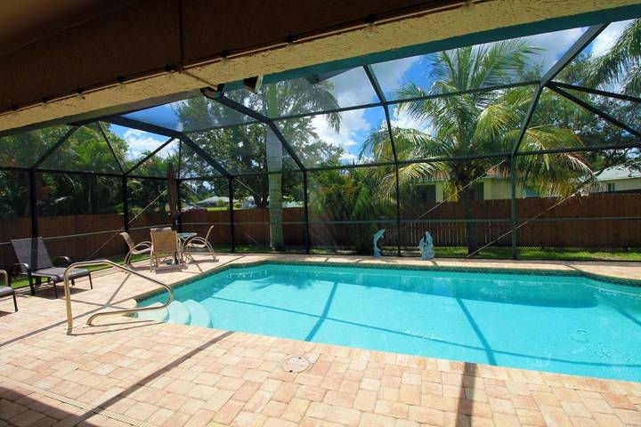 Casa de vacaciones para 8 personas, con vistas además de jardín y piscina - 1