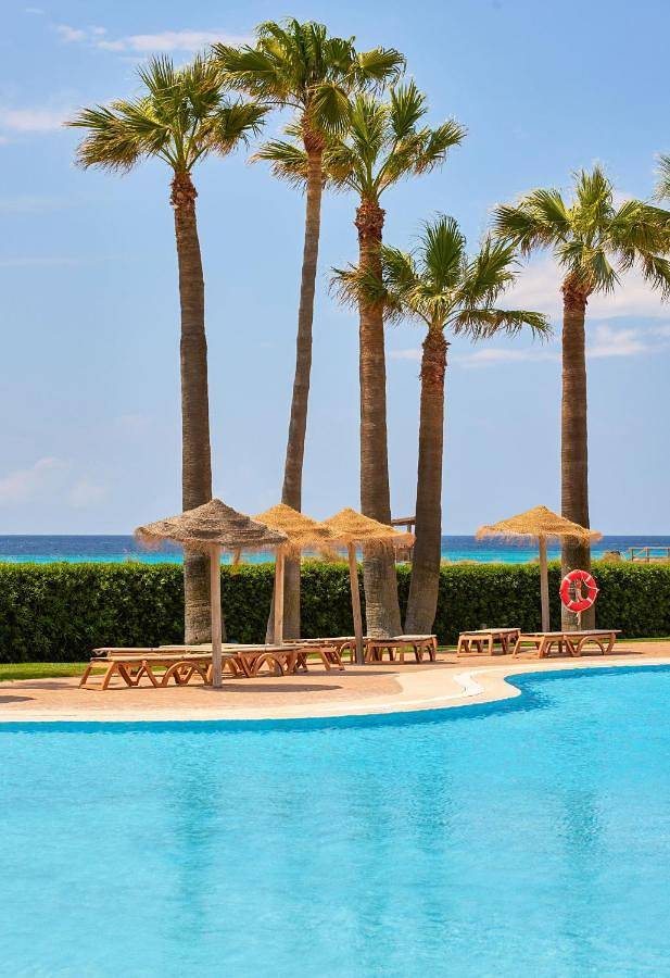 Hôtel pour 3 personnes, avec bassin pour enfant et jardin ainsi que piscine et vue à Son Bou - 3