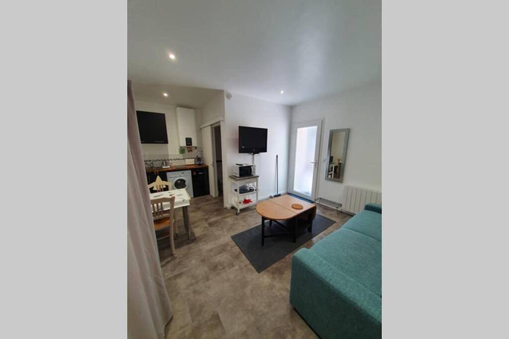 Appartement entier, Studio idéalement situé au calme in Lorient, Côte des Mégalithes