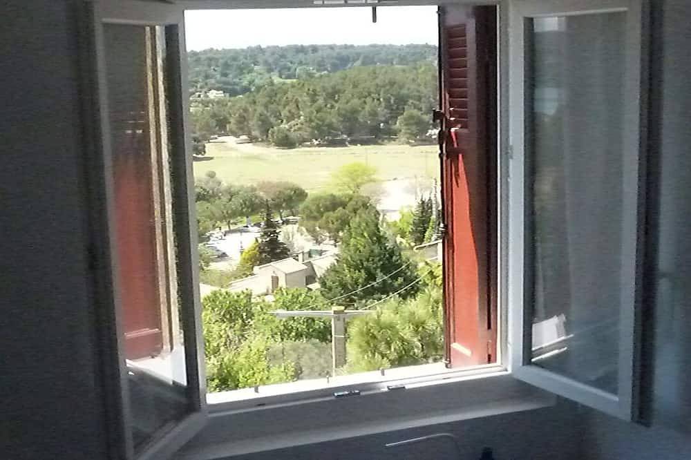 Apartamento entero, Encantadora casa en pueblo medieval con terraza con vista al estanque, estacionamiento privado in Miramas, Istres region