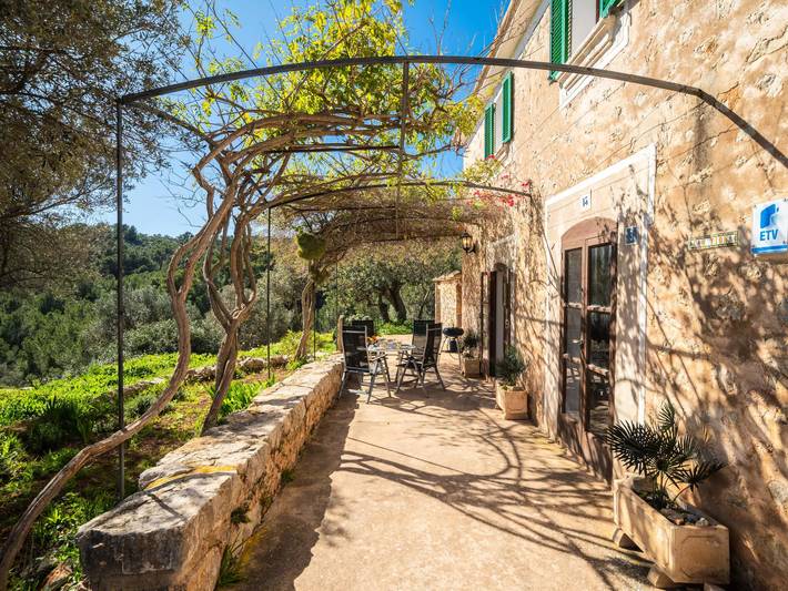 Ferienhaus für 4 Personen, mit Terrasse und Garten in Cala Fornells