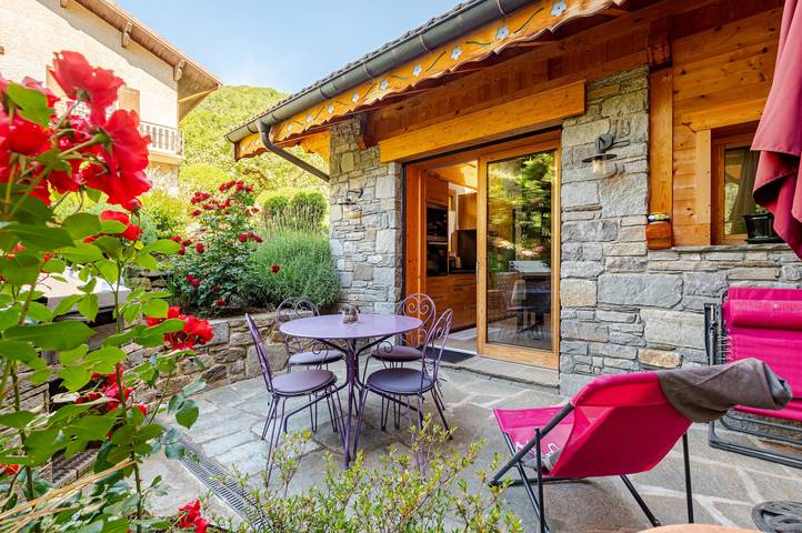 Gîte pour 4 personnes, avec jardin dans Doucy-Combelouvière