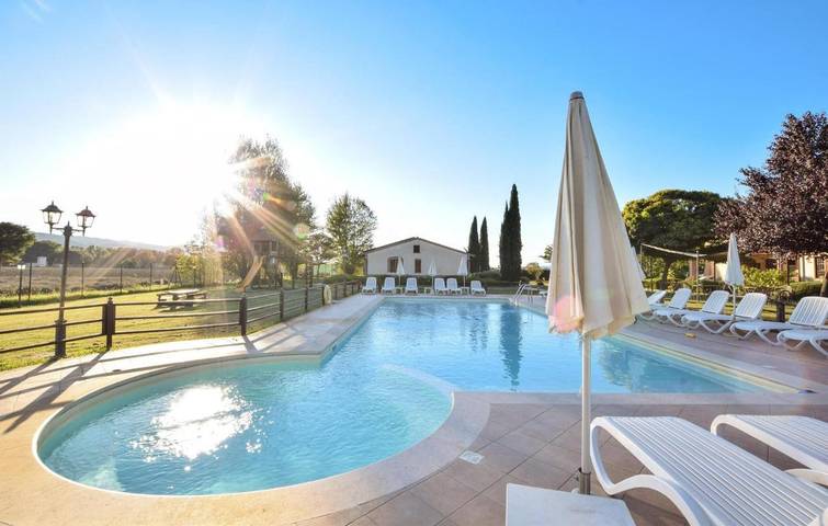 Ferienwohnung für 5 Personen, mit Garten und Terrasse sowie Pool, mit Haustier - 1