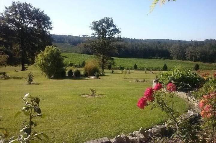 Location de vacances pour 6 personnes, avec Terrasse ainsi que Jardin et Piscine à Saint-Front-d'Alemps