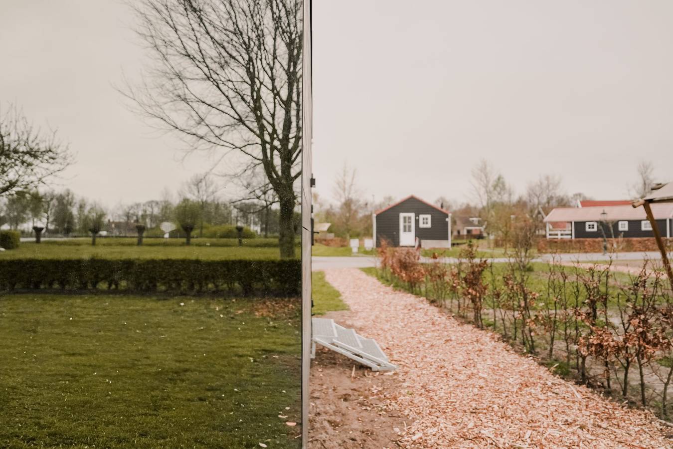 Vakantiepark Eigen Wijze — 2-Personen-Tiny-House mit Spiegelfassade in Bant, Ijsselmeer