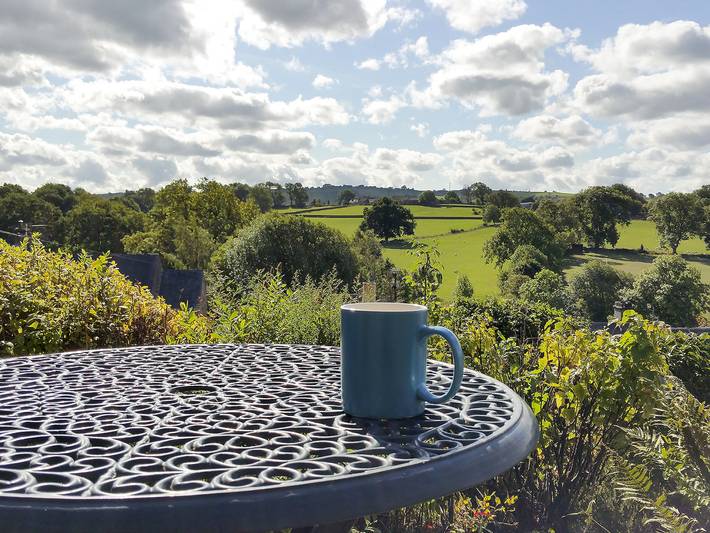 Glamping for 2 people, with garden in Derbyshire Dales