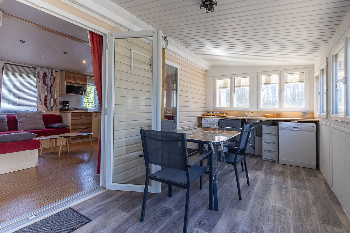 Camping "Villa Landreau" avec terrasse privée, piscine partagée et Wi-Fi in Le Fenouiller, Vallée de la Loire