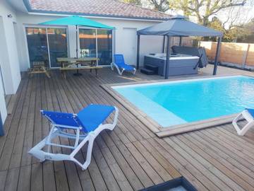 Location de vacances pour 10 personnes, avec jardin et jacuzzi ainsi que piscine et bassin pour enfant à Biganos