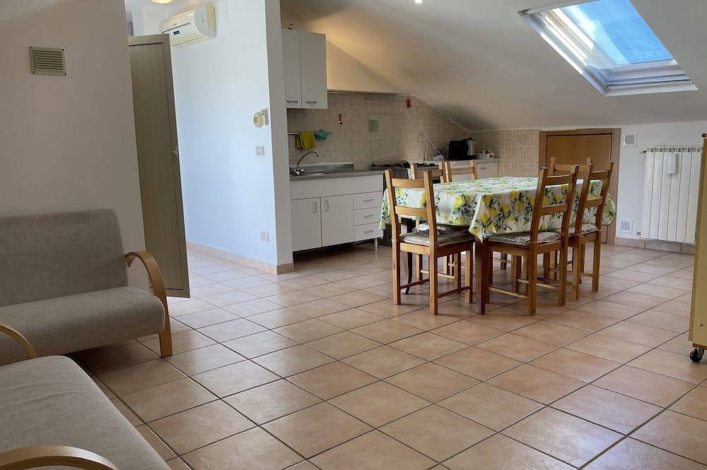 Entire apartment, The Nest: Cozy attic room in quiet area in San Giacomo degli Schiavoni, Campobasso Province