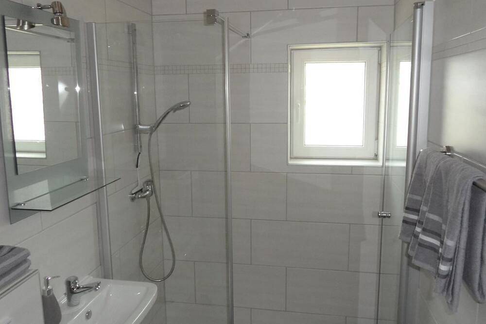 Ganze Wohnung, Ferienhaus am Felsen - Ferienhaus, Dusche, Wc, 3 Schlafräume in Nahetal