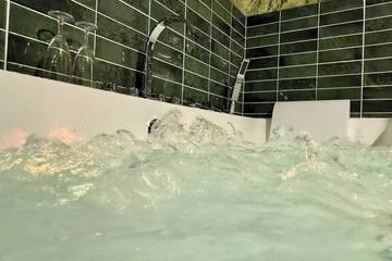 Gîte pour 2 personnes, avec terrasse et jacuzzi à Lunel