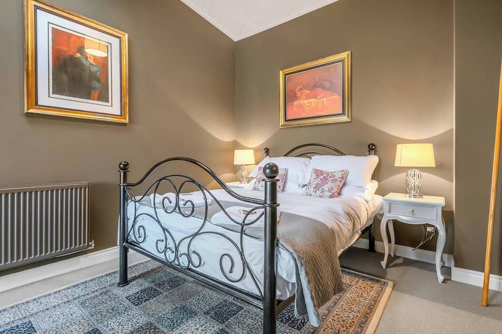 Pools Cottage 4 - The Winery Room in Warwickshire