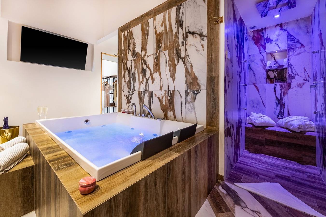 Suite Antonino con Sauna e Jacuzzi  in Sorrento, Sorrento Coast