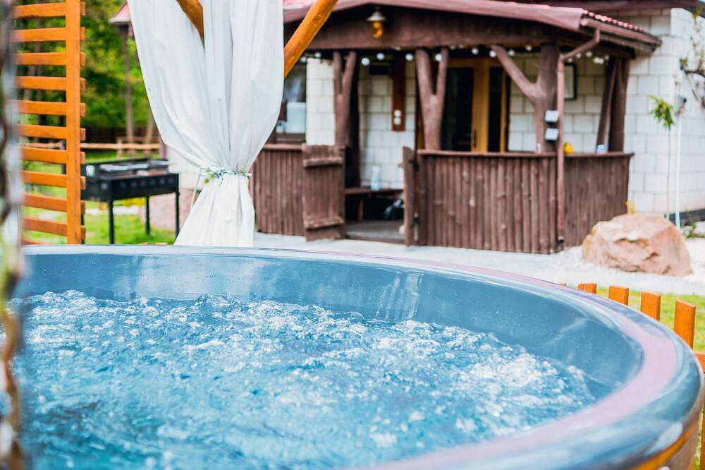 Domek z jacuzzi w środku lasu, brak sąsiadów, 2 km od zwartej zabudowy. in Śródborze, Heiligkreuz
