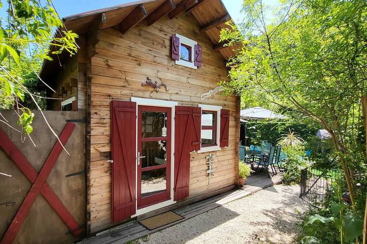 Gîte pour 5 personnes, avec jardin et jacuzzi ainsi que sauna et terrasse, animaux acceptés à Saint-Jean-du-Pin