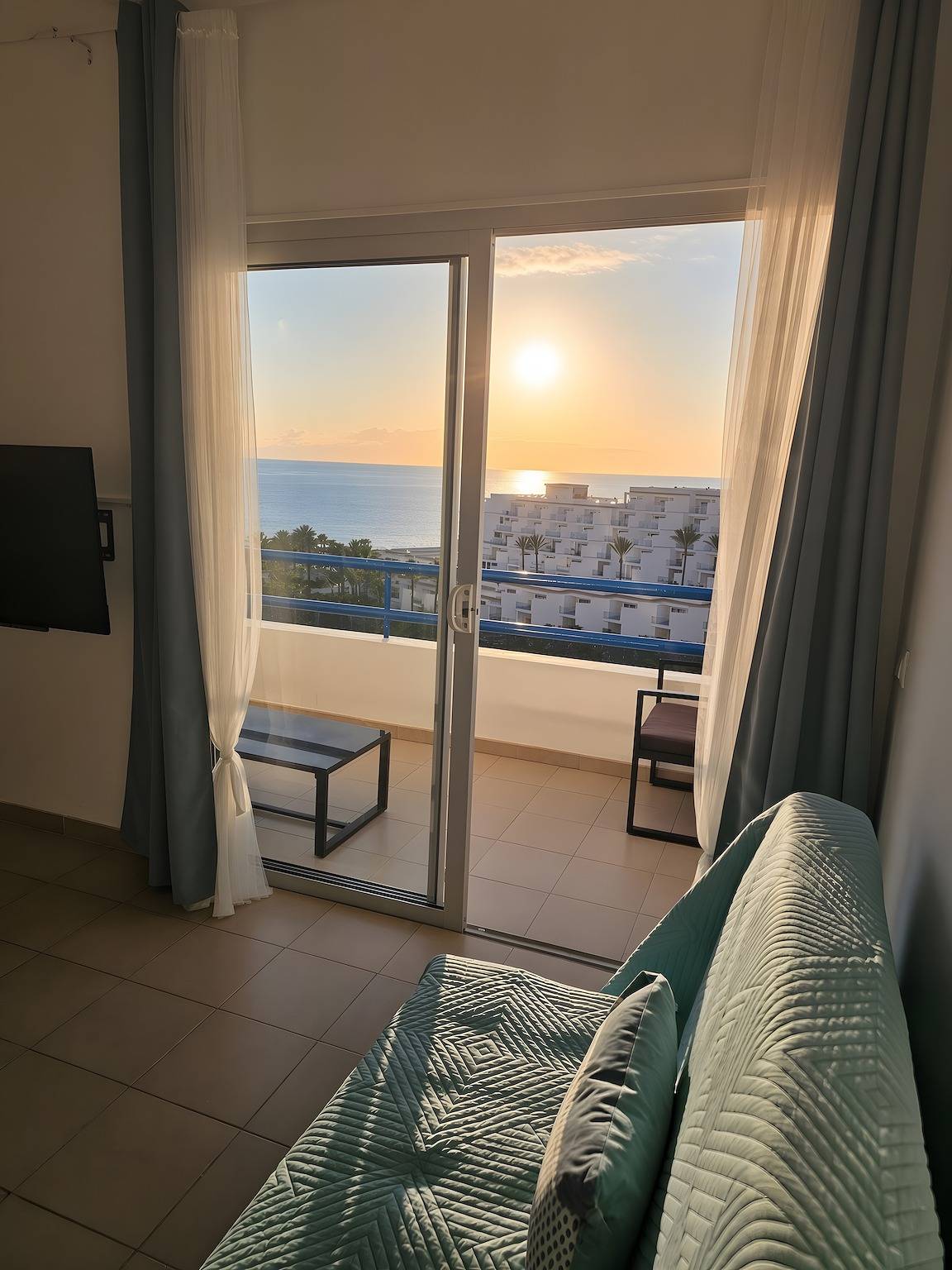Apartamento entero, Apartamento vacacional 'Dream Ocean Sunset' con vistas al mar, jardín compartido y Wi-Fi in Playa Paraíso, Adeje