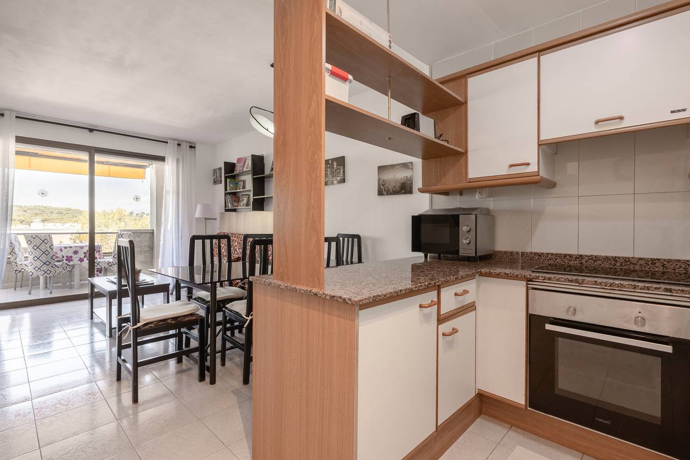 Apartamento inteiro, Apartamento 'Stella Rose' com Piscina Partilhada, Terraço Privado e Ar Condicionado in Salou, Costa Dorada