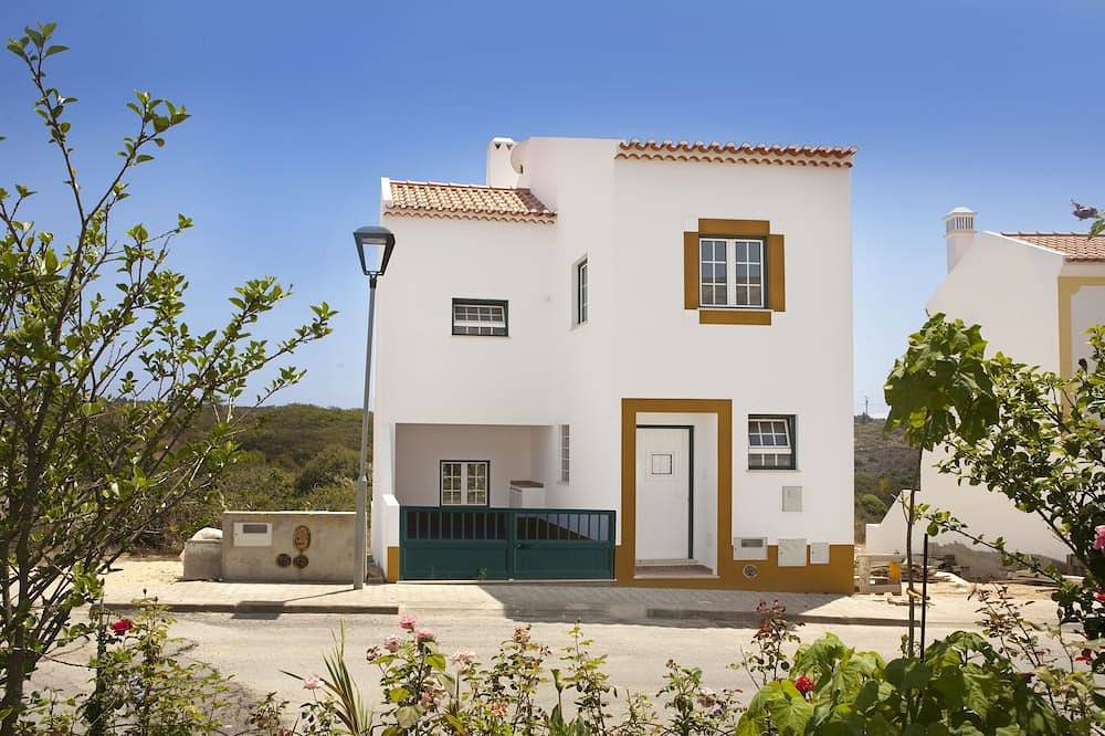 Ferienhaus in Zambujeira do Mar am Meer, 300 Meter vom Strand entfernt in Zambujeira do Mar, Costa Alentejana