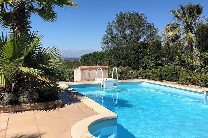Gîte pour 4 personnes, avec piscine à Oupia