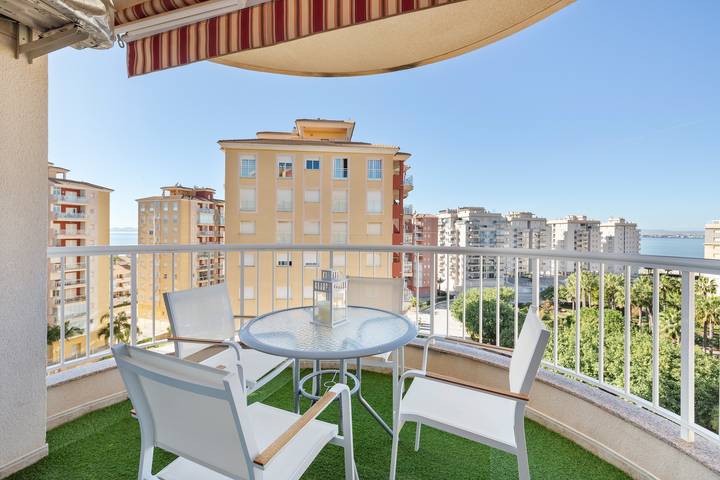 Apartamento para 4 personas, con Balcón además de Jardín y Piscina para niños en La Manga