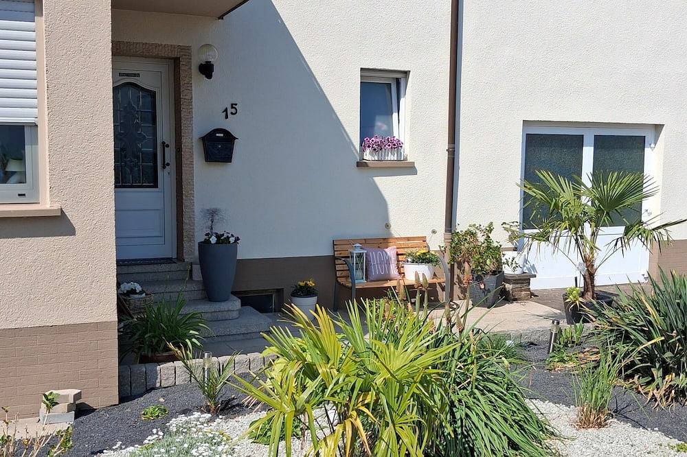 Ferienhaus mit privater Terrasse, Balkon und Wlan in Beuren in Bremm, Cochem-Zell