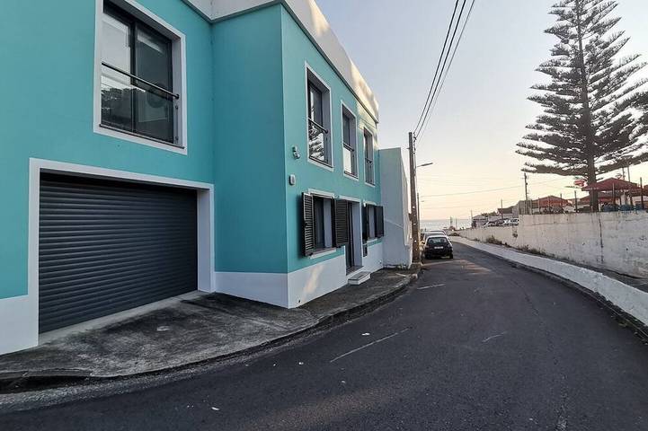 Villa for 8 people, with balcony in Azores