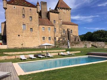 Chambre d’hôte pour 2 personnes, avec terrasse et vue ainsi que jardin et piscine à Pierreclos