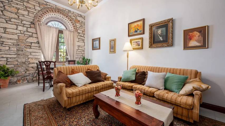 Villa pour 6 personnes, avec terrasse ainsi que jardin et piscine, animaux acceptés à Novigrad - 4