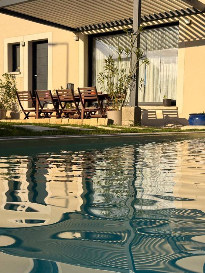Location de vacances pour 8 personnes, avec piscine et jacuzzi à Sauveterre - 4