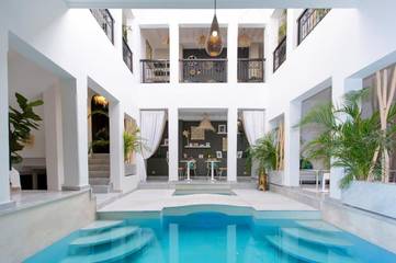 Riad pour 2 personnes, avec piscine et jacuzzi ainsi que jardin et sauna dans Jemaa el-Fnaa