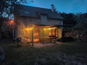 Gîte pour 6 personnes, avec terrasse et jardin dans Vimenet
