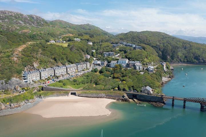 Holiday rental for 20 people in Barmouth