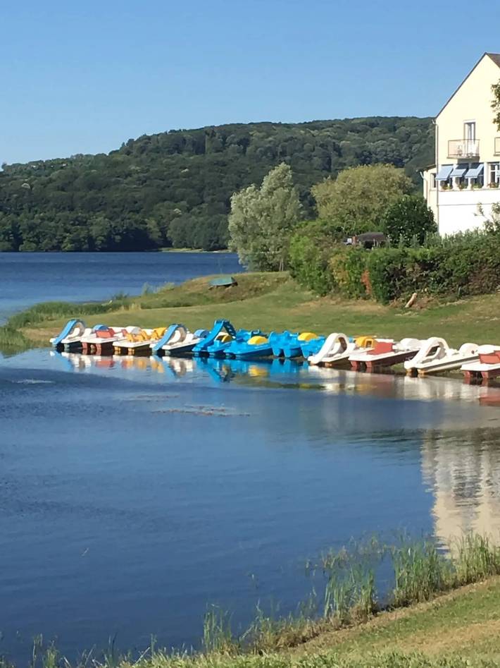 Location de vacances pour 8 personnes, avec Jardin dans Lac de Pannecière - 4