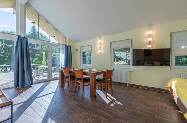 Ferienhaus für 4 Personen, mit Terrasse und Garten sowie Sauna und Seeblick in Jabel - 2