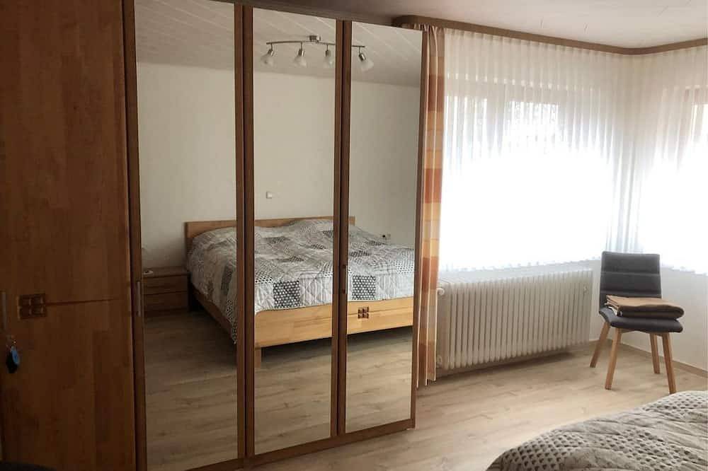 Ganze Wohnung, Ferienwohnung mit großzügiger Liegewiese long stay - Ferienwohnung Hombitz in Altenkirchen (Westerwald), Altenkirchen & Umgebung