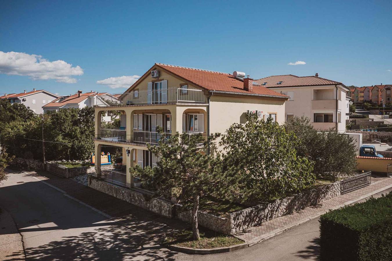 Ganze Ferienwohnung, Ferienwohnung mit Meerblick, Klimaanlage und in Strandnähe in Klimno, Krk