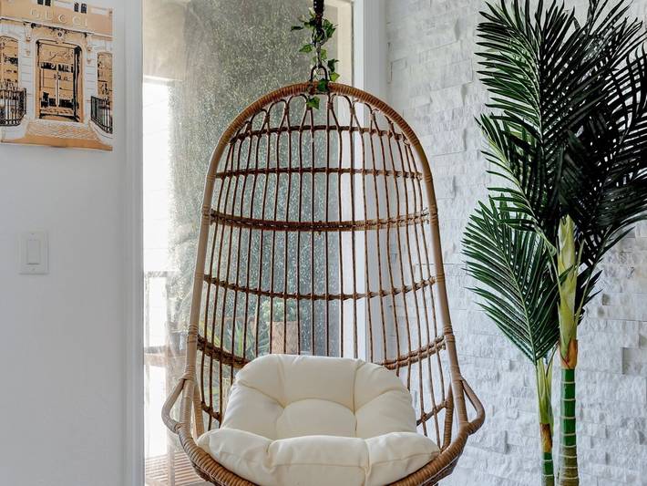 Vacation apartment for 3 people, with balcony and pool as well as yard, kid friendly in the USA