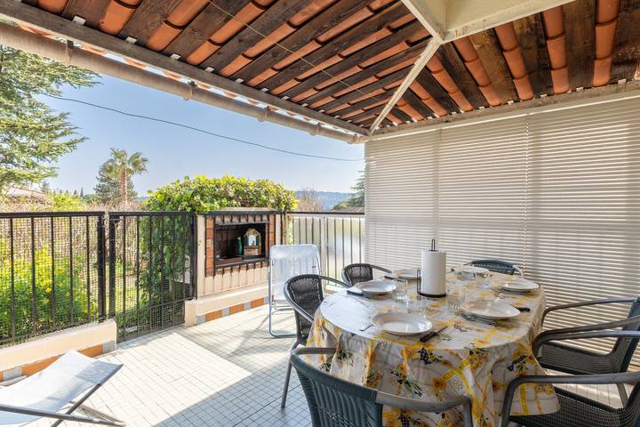 Ferienwohnung für 4 Personen, mit Terrasse und Pool sowie Garten