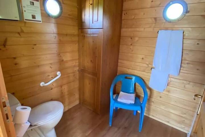 Mobil home pour 3 personnes, avec piscine et terrasse, animaux acceptés à Chassenard - 4