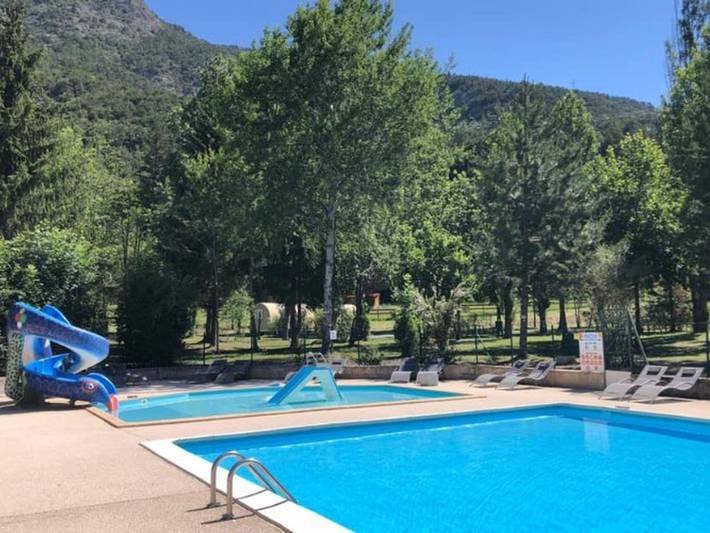 Gîte pour 2 personnes, avec piscine, animaux acceptés à Méolans-Revel