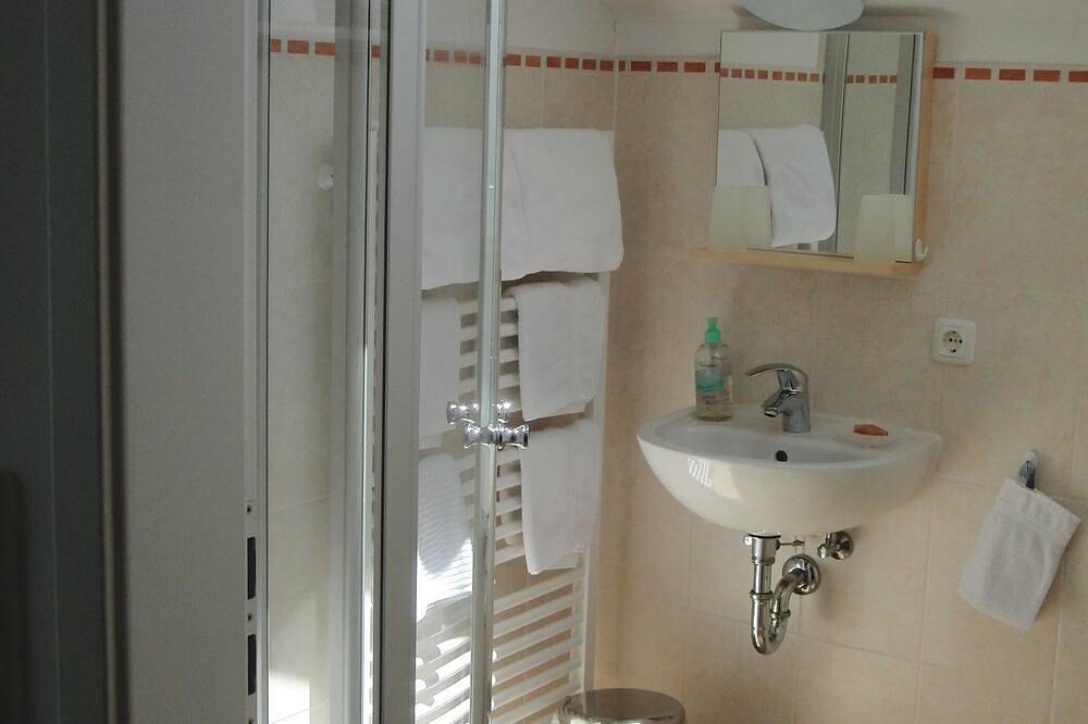 Appartamento intero, Small apartment for a maximum of 2 people in a unique location directly on the lake in Rottach-Egern, Alpi Bavaresi