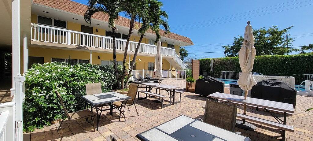 Ganze Wohnung, Comfortable Condo with Pool & Fishing Dock – Walk to the Beach, No Car Needed! in Pompano Beach, Broward County