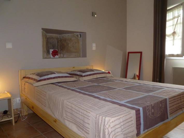 Location de vacances pour 4 personnes, avec vue ainsi que terrasse et jardin à Saint-Germain-de-Lusignan - 3