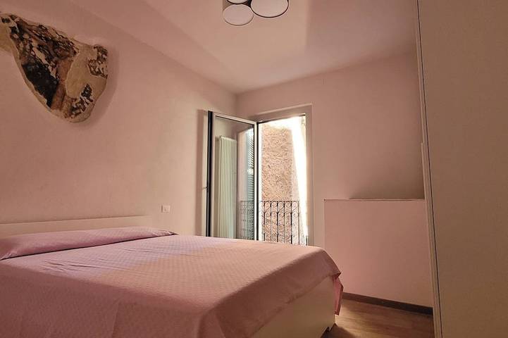 Ganze Wohnung, Cozy apartement in Torri center in Torri del Benaco, Gardasee-Berge