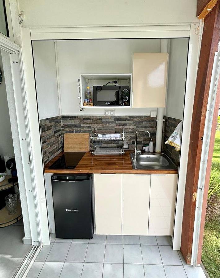 Gîte pour 4 personnes, avec piscine ainsi que terrasse et jardin dans Plage de Folle Anse - 4