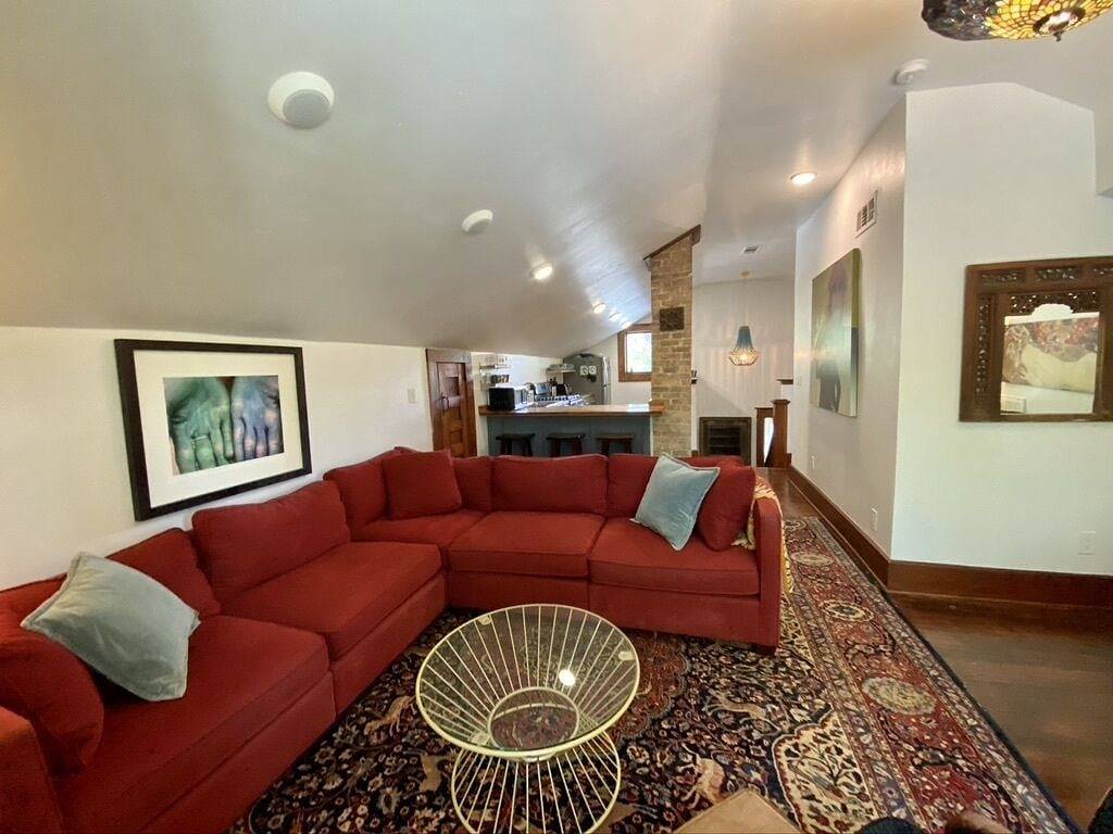 Cozy Cool Apartment on 6th Street!\nwalk To Acl Fest! in Austin, Travis County