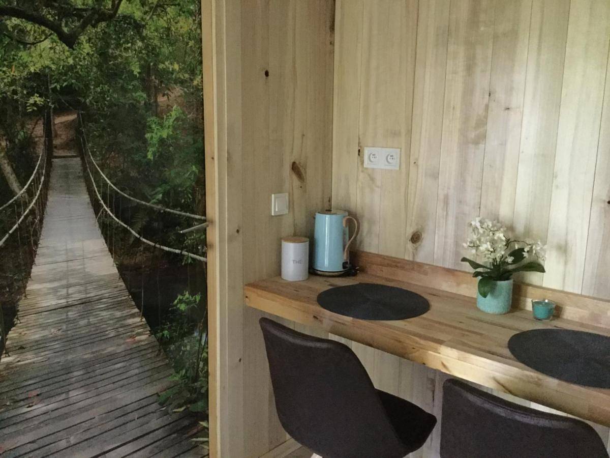 Domaine du 'mas de Tourel' - cabane lodge avec piscine et spa privatif dans le Lot in Livernon, Quercy