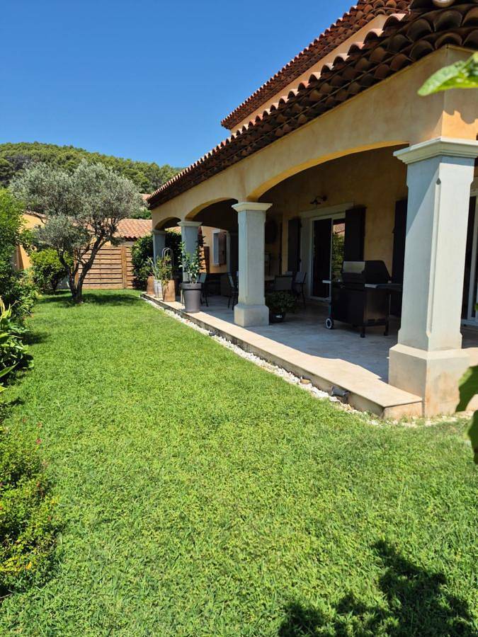 Villa pour 6 personnes, avec vue et jardin