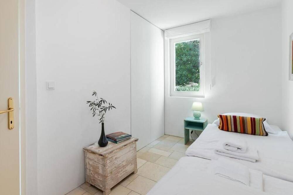 Geheel appartement, Traumhaftes Apartment mit großer Terrasse in Raša, Oostkust Istrië