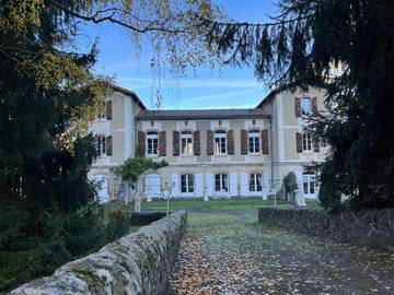 Gîte pour 10 personnes, avec terrasse ainsi que jardin et vue, animaux acceptés à Arguenos